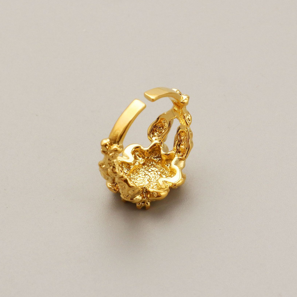 Classic Luxury Gold Ring