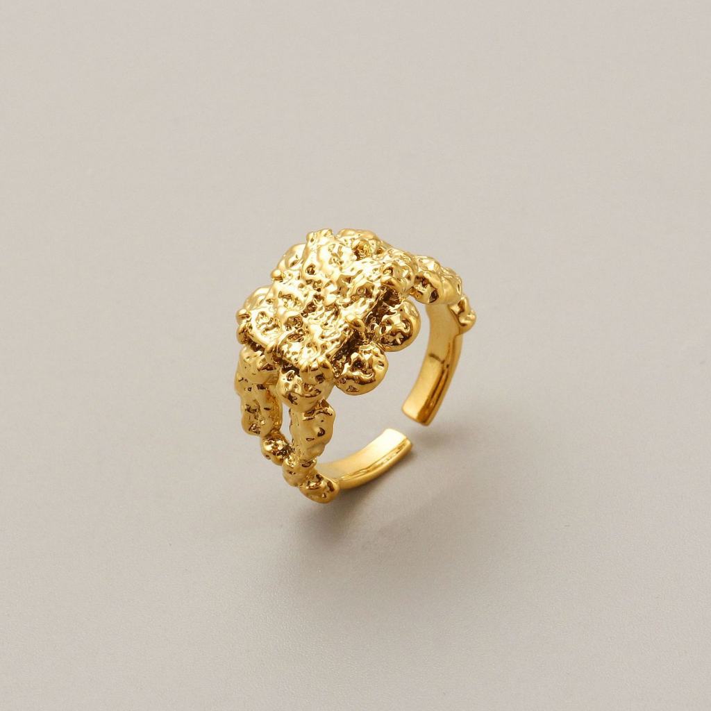 Classic Luxury Gold Ring