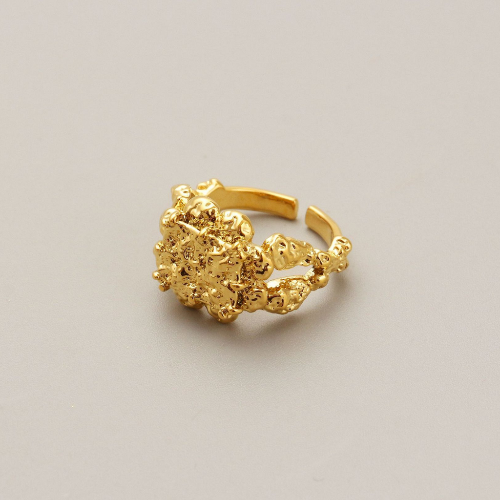 Classic Luxury Gold Ring